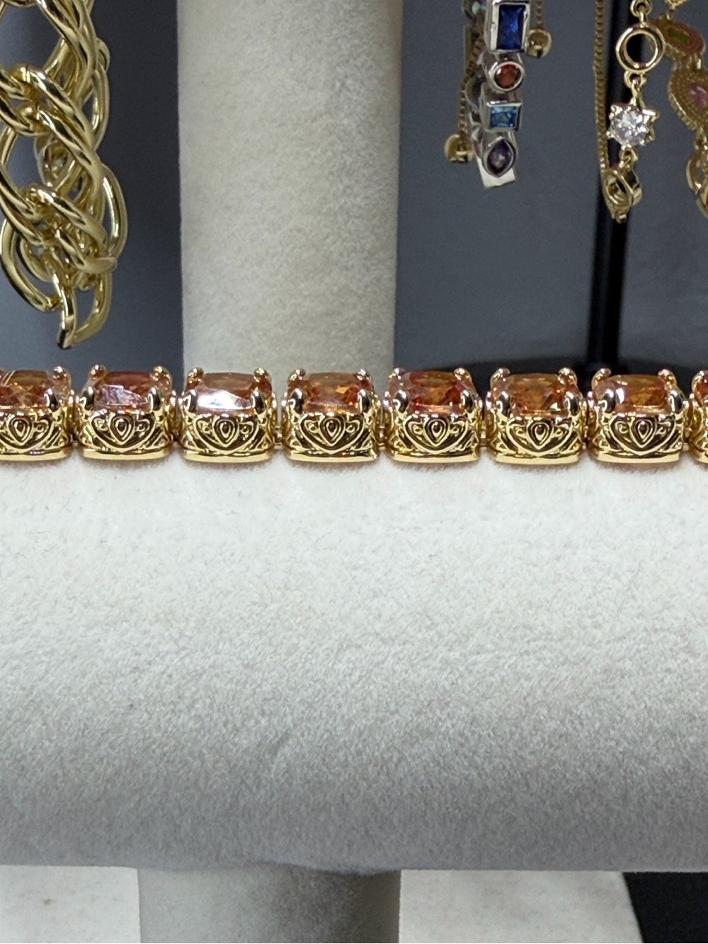 18K triple plated gold large citrine stone toggle bracelet. SZ 7-8” - Picture 5 of 8